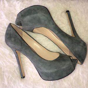 Peep toe pumps